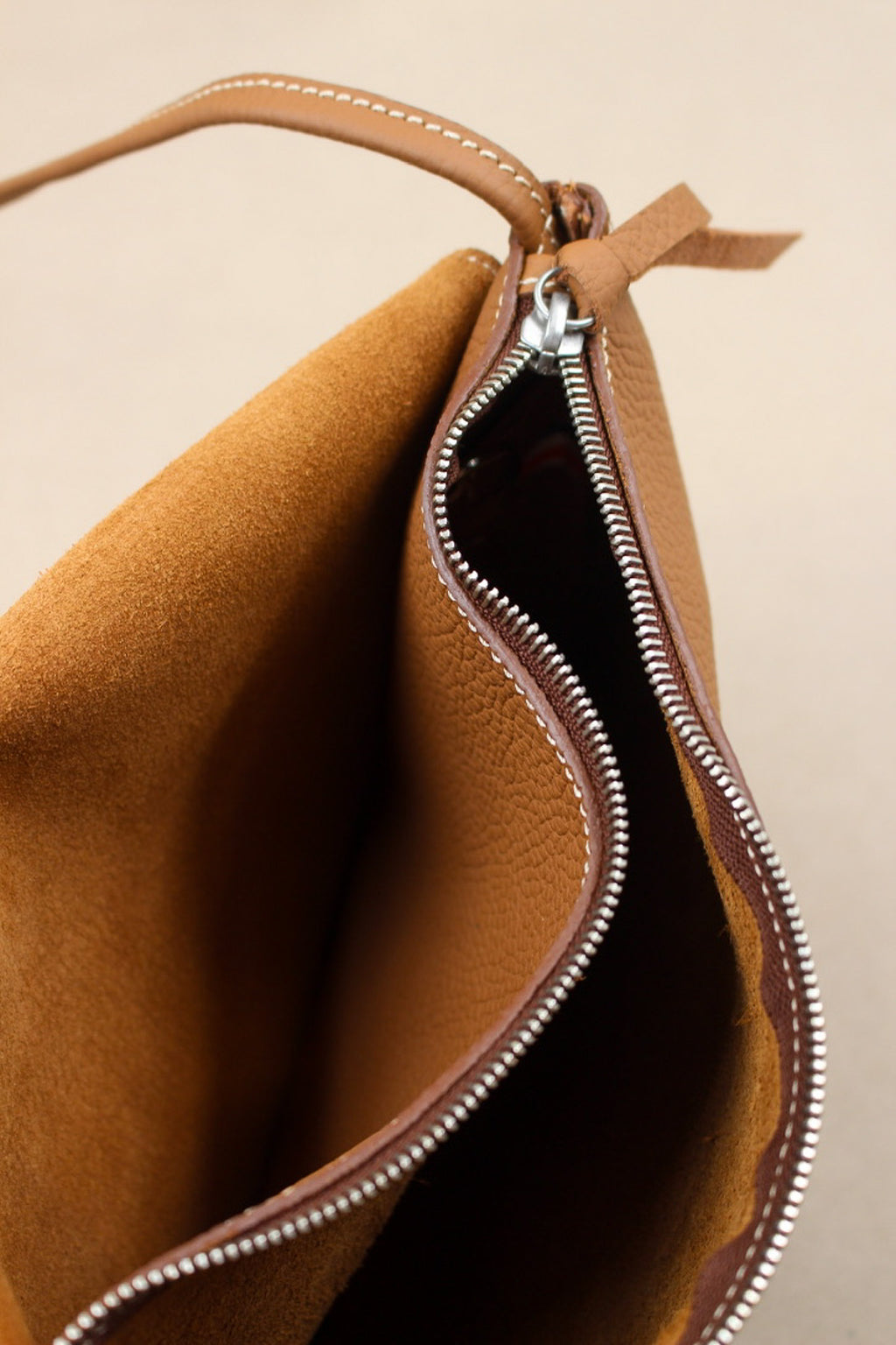 sac à rabat cuir de qualité camel maroquinerie française Mazamet