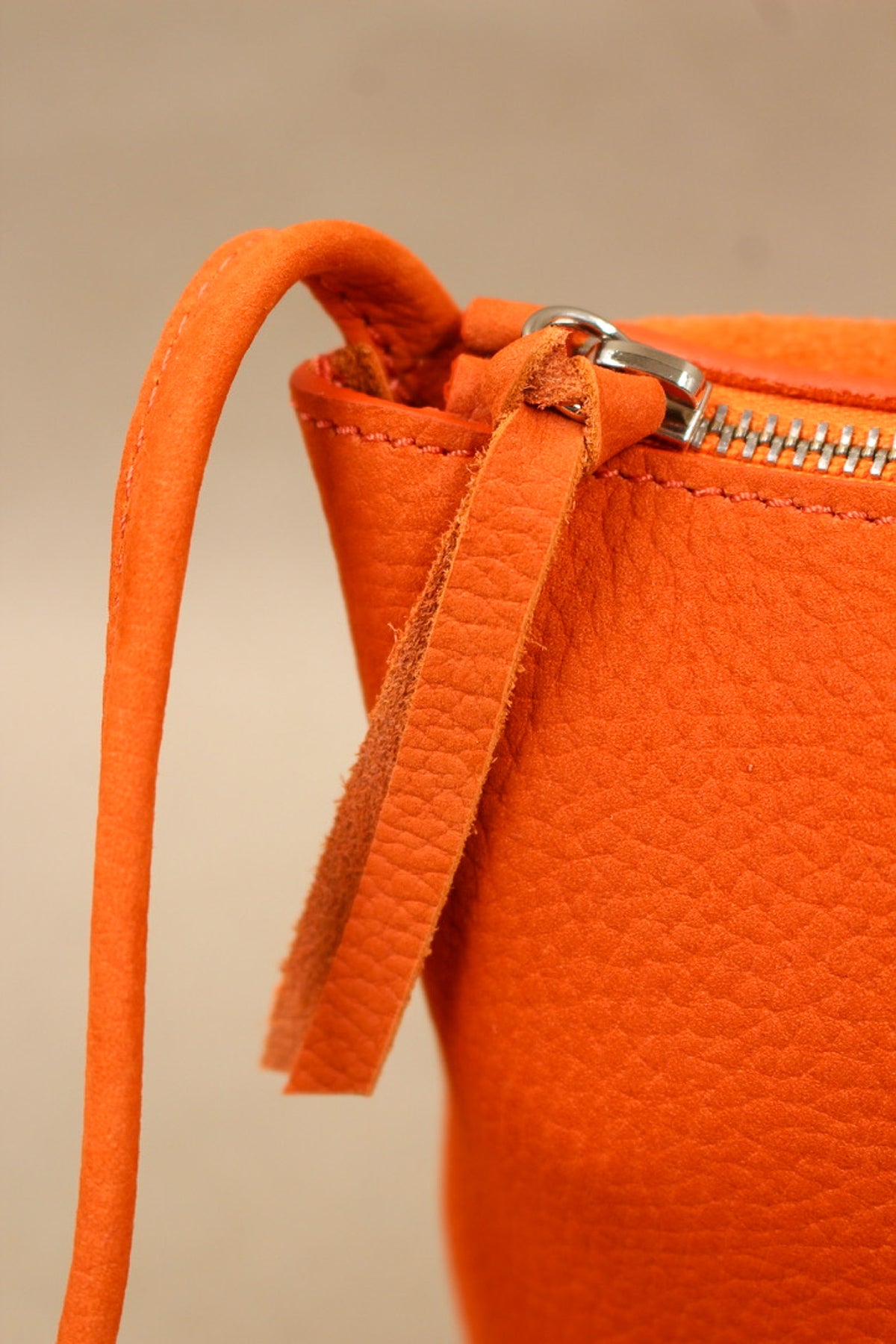 Pochette Mariette M cuir nubuck orange made in France