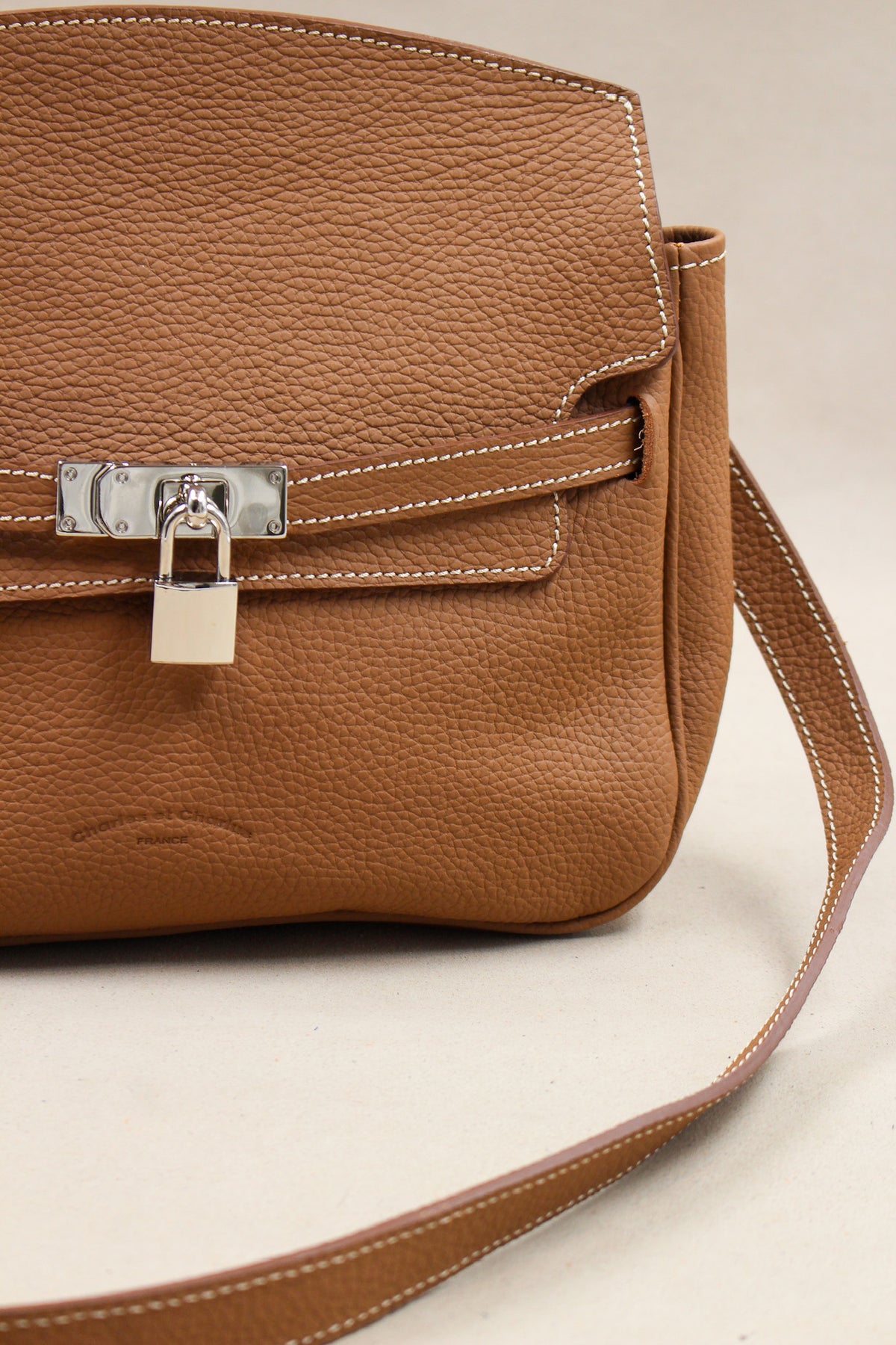 Petit sac compacte grainé mousqueton fermoir