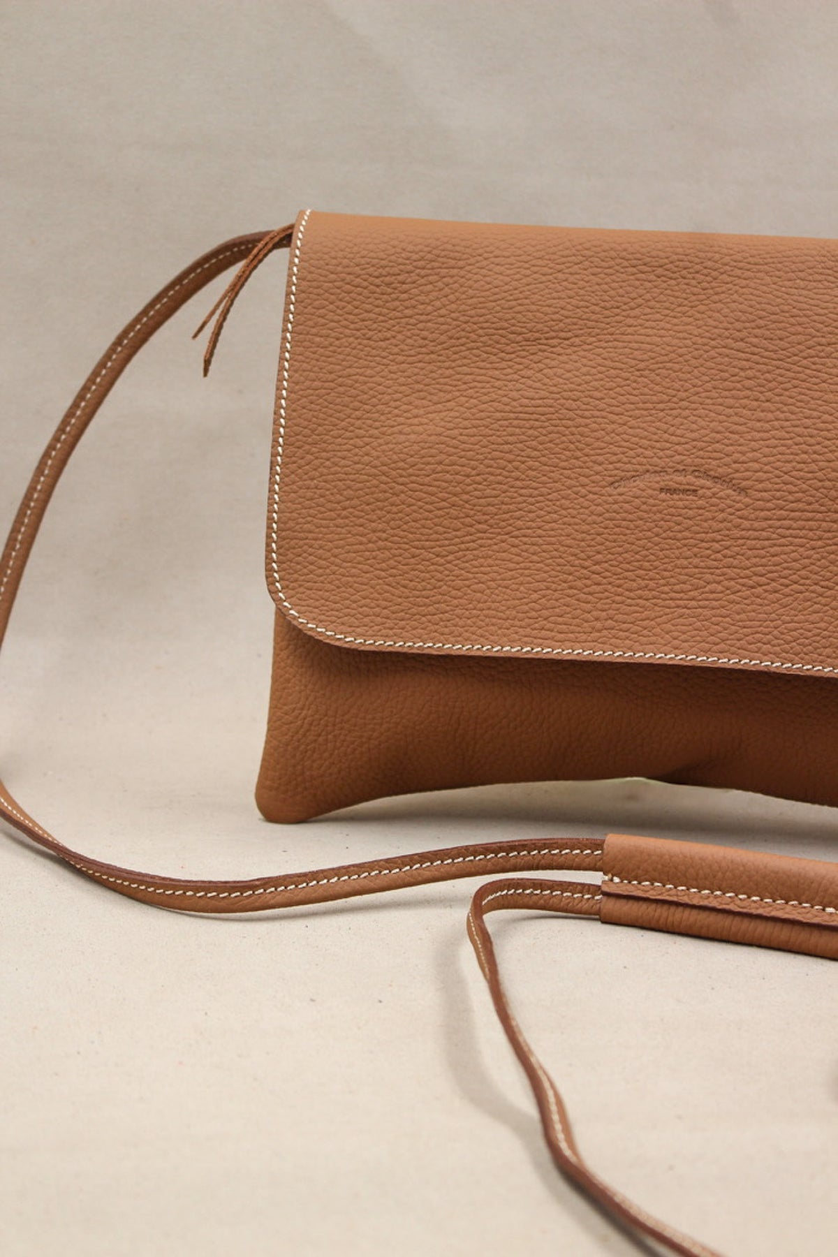 Cuir travaillé main pochette bandoulière