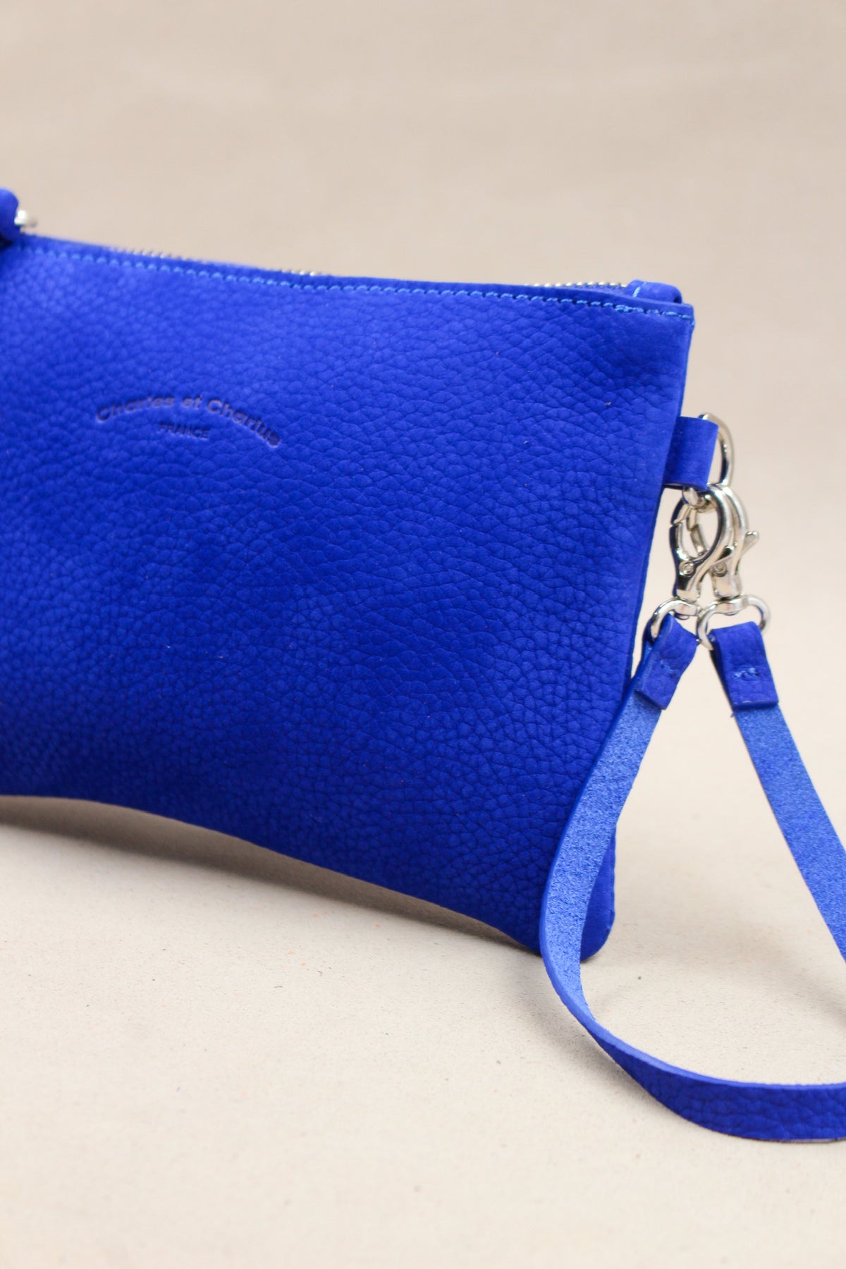 Trousse en cuir nubuck bleu, fermeture zip
