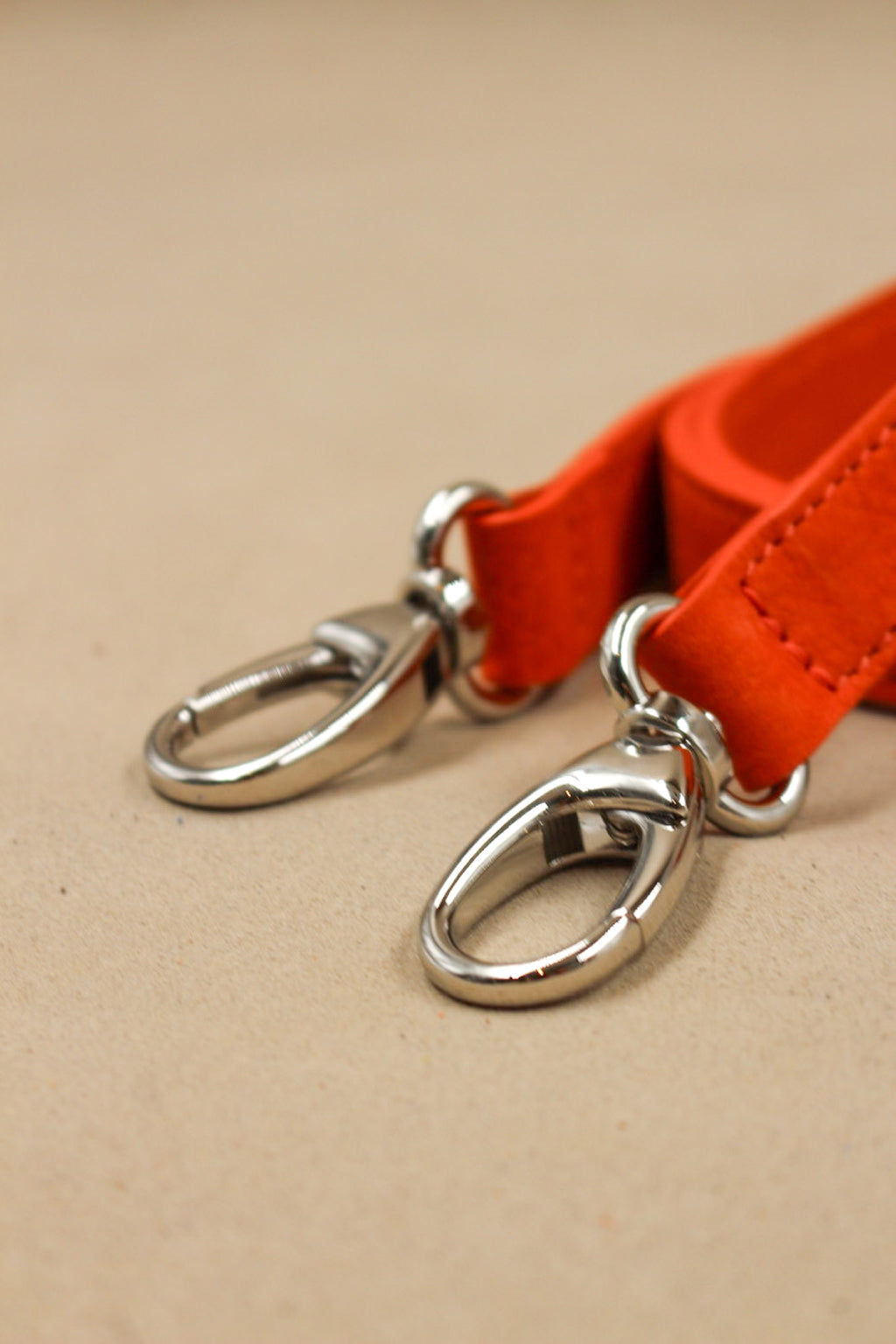 La Bandoulière cuir nubuck 100cm, accessoire polyvalent