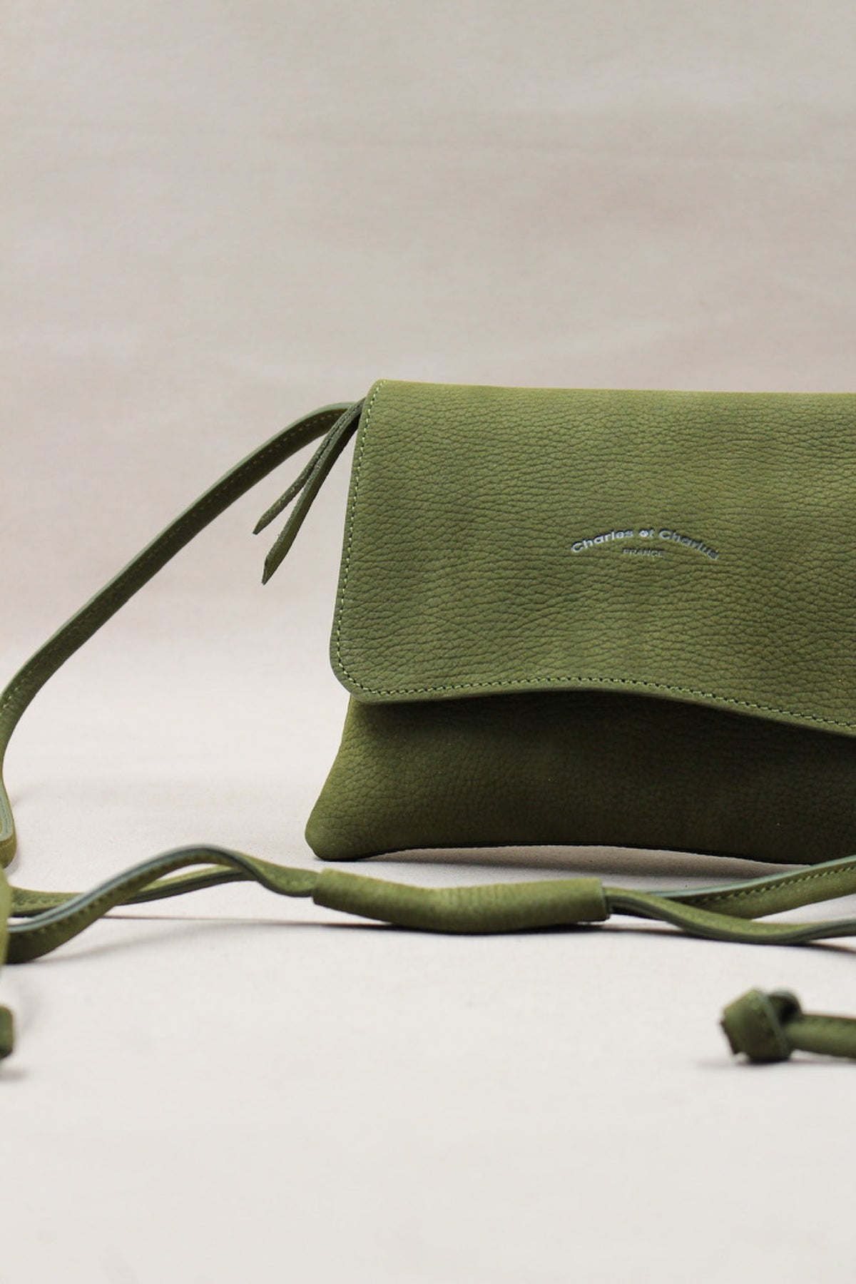 Pochette cuir nubuck kaki made in France artisanal